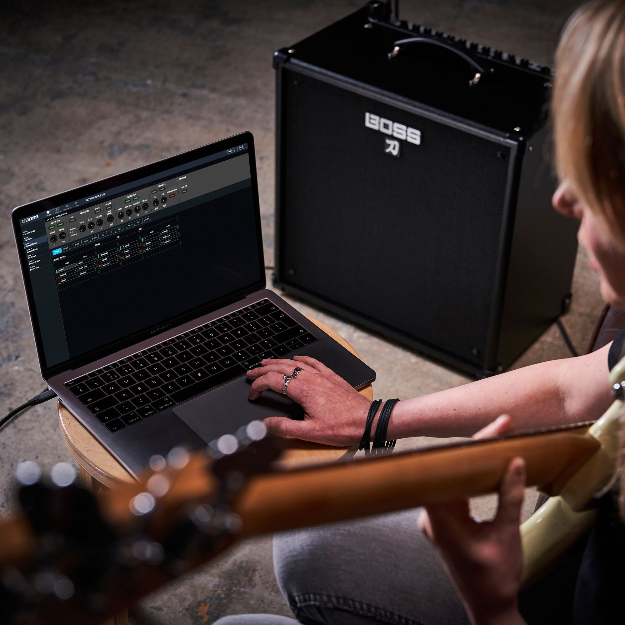 BOSS KATANA-210 BASS Combo Baixo Profissional Classe AB 160W 2x10