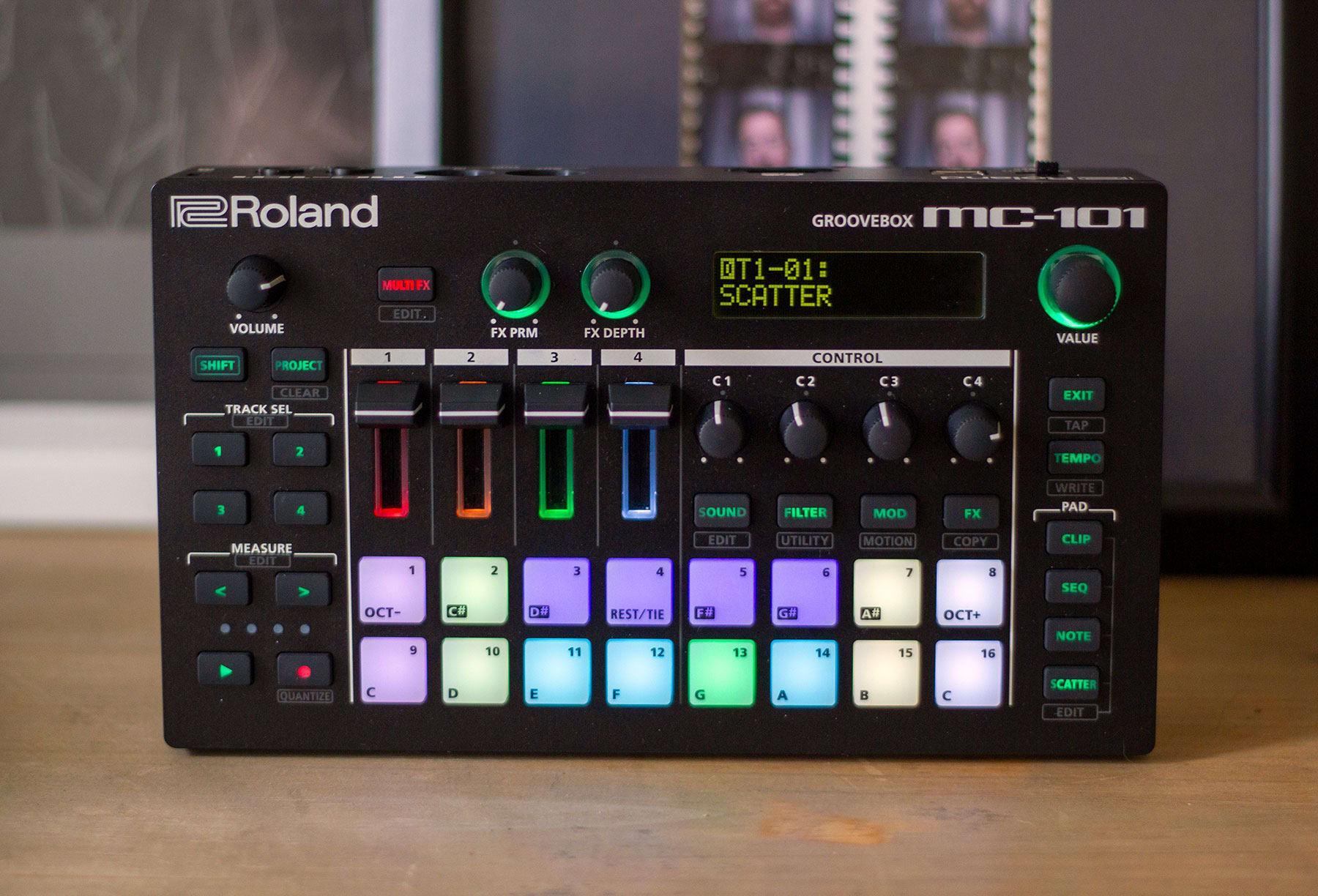 Roland MC-101 Caixa de Ritmos Groovebox para Música Eletrónica