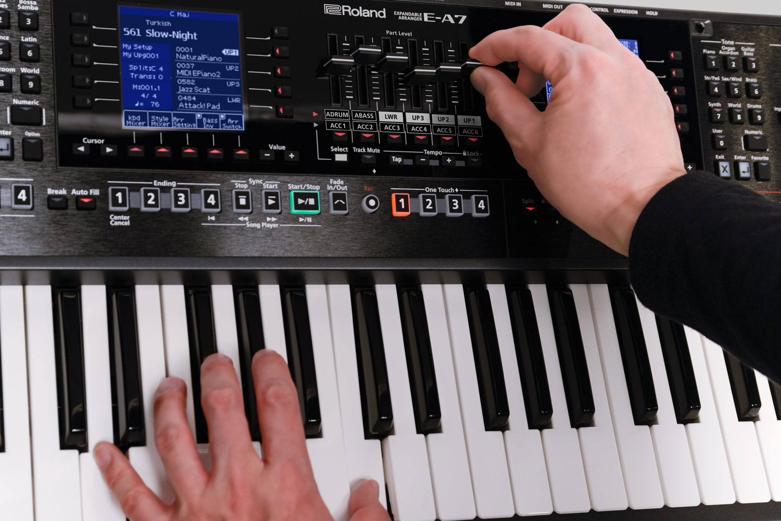 Roland E-A7 Expandable Arranger Workstation