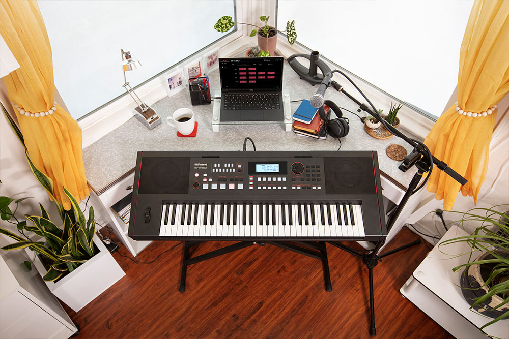 Roland E-X50 Teclado Arranger Profissional USB e Bluetooth