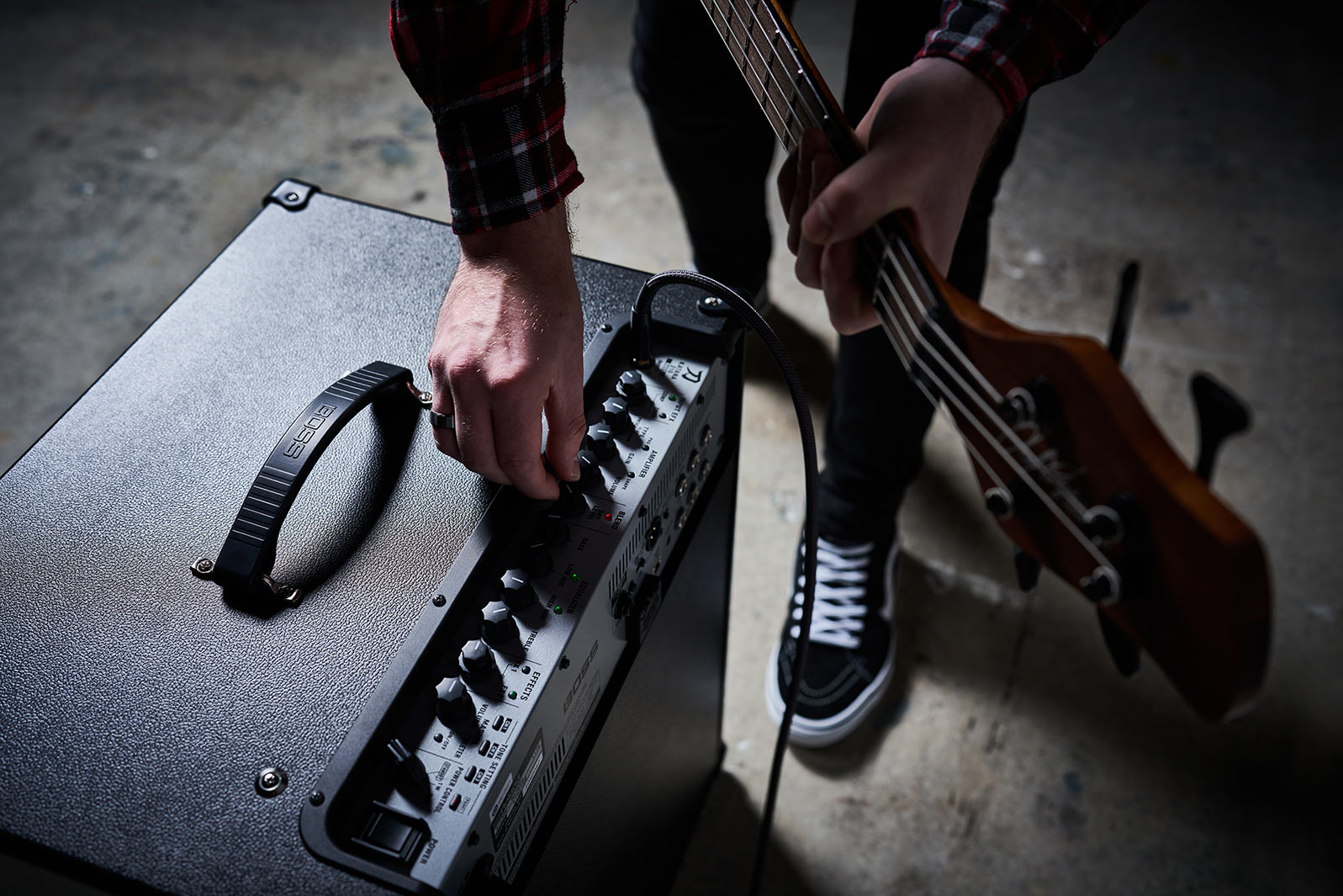 BOSS KATANA-210 BASS Combo Baixo Profissional Classe AB 160W 2x10